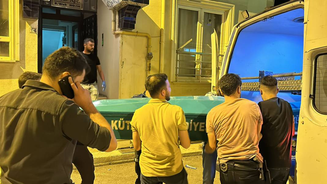 Kütahya'da aile faciası! Annesini ve üvey babasını katletti - Resim: 17